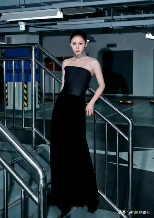 红毯造型分析_明星时尚穿搭评价_晚装女明星