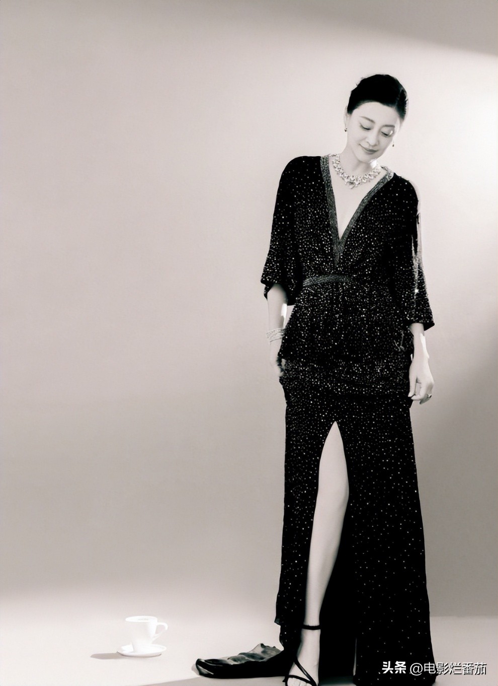 红毯造型分析_明星时尚穿搭评价_晚装女明星