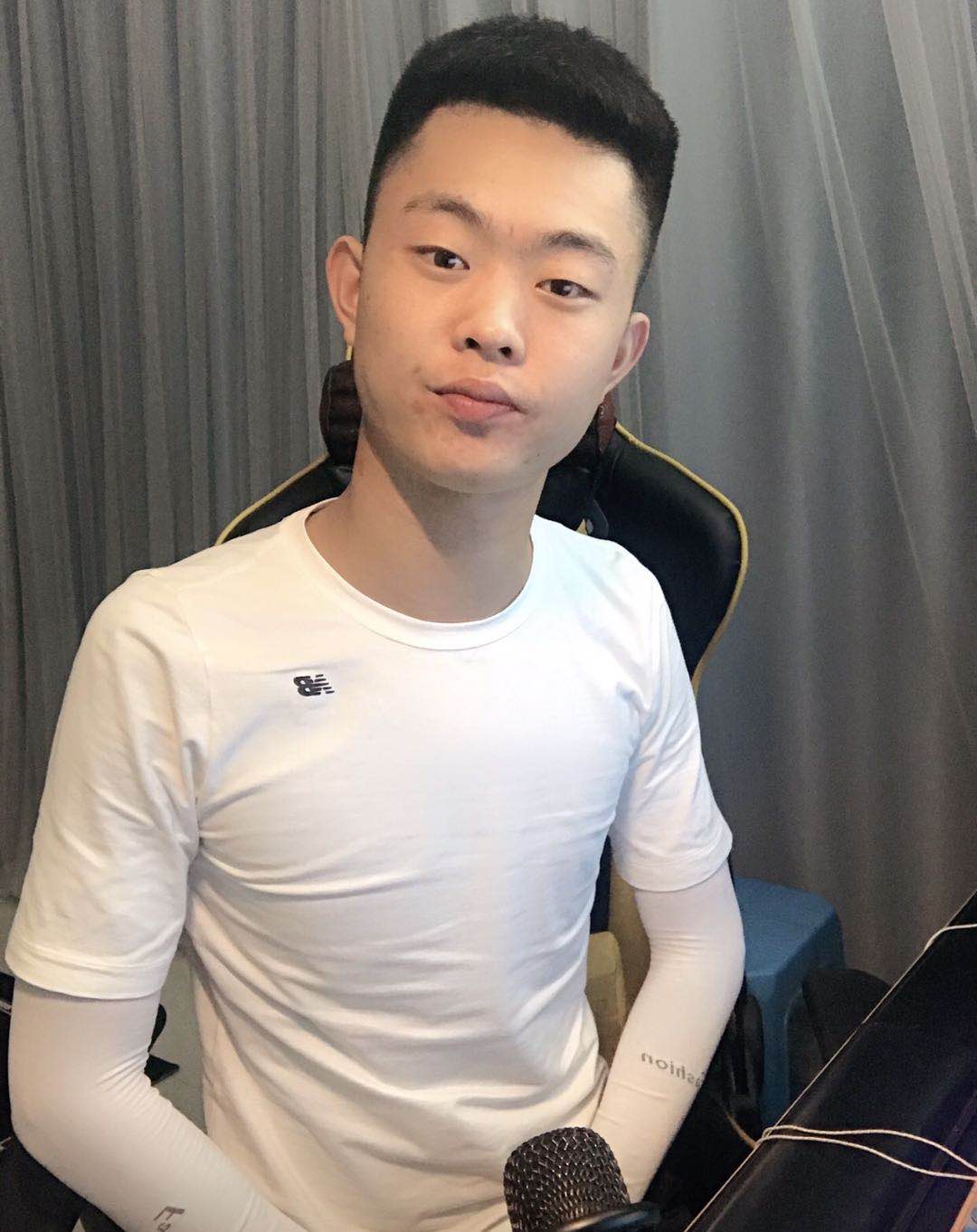 逆徒一哥想认二驴当干爹_八卦爆料网红二驴是谁啊图片大全-_二驴逆徒一哥直播间互动